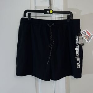 New w/tags Everyday Black Quiksilver water lined surf board swim trunk shorts L